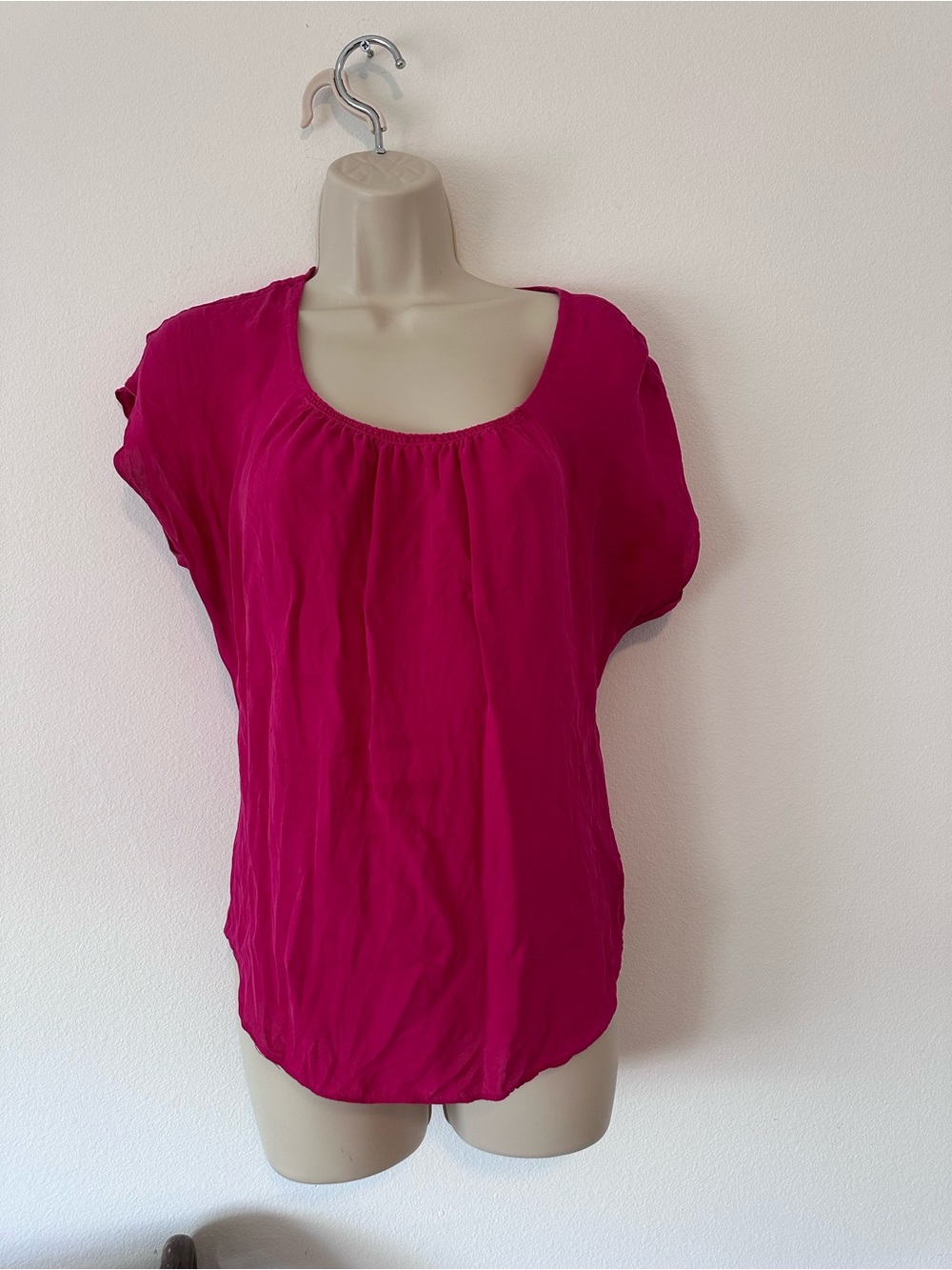 Babaton Silk Fuchsia Scoop Neck Short Sleeve Blouse